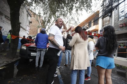 El extranjero creía que su hijo estaba dentro de la propiedad que se incendiaba.