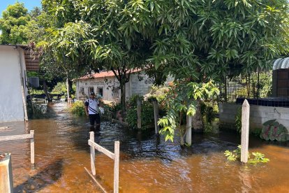 Los accesos a la población de Baba están anegados.