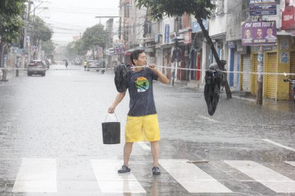 Los vecinos de Sauces 6 instalaron una cadena para bloquear el paso de vehículos.