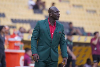 Segundo Castillo, con un traje con colores navideños, el 1 de diciembre de 2024.