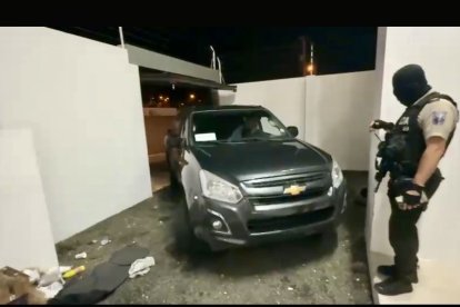 En la acción policial, los agentes incautaron una evidencias, entre ellas un automotor reportado como robado.