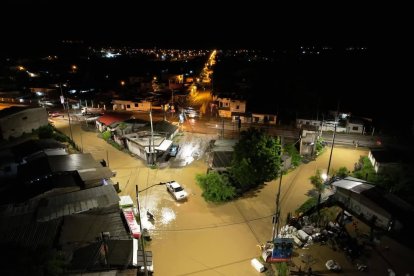 La inundación sorprendió a los moradores en la madrugada.