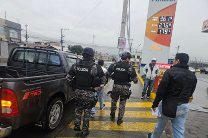 La Policía sigue desplegada para capturar al resto de la banda.