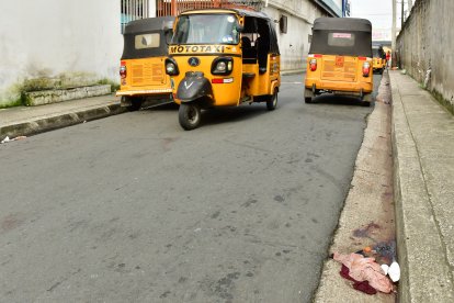 El sitio del crimen del guía en Bastión Popular.