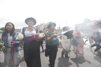 Colectivos sociales también apoyaron en la marcha.