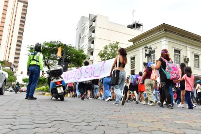 Agentes de tránsito ayudaron en la marcha del 8M.