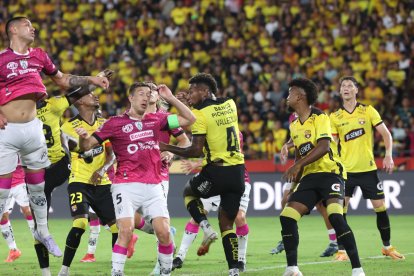 Barcelona SC e Independiente chocaron el sábado, con victoria del visitante por 4-0.