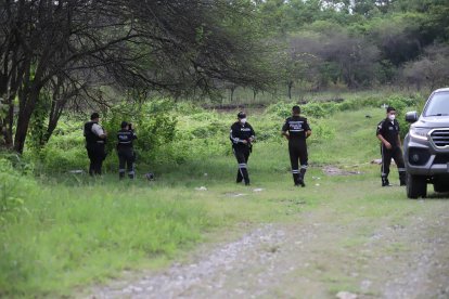 La policia llegó al lugar para inspeccionar la escena.