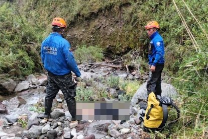 El cuerpo del joven fue hallado cerca de una quebrada.