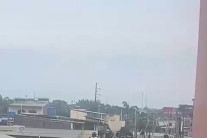 Momento del ataque contra una vivienda en El Arbolito.