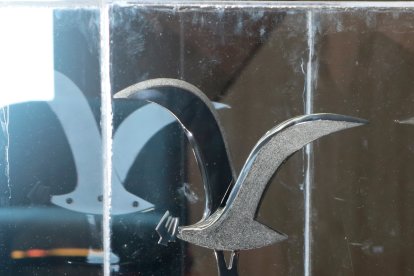 Se está viendo la posibildad de que la organziación del festival permita la creación de un par de réplicas del trofeo.