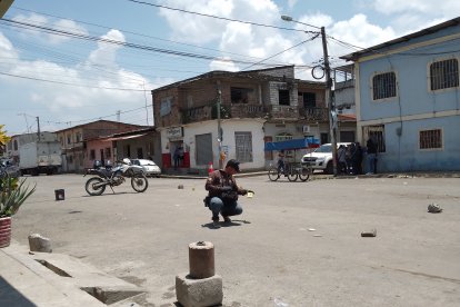 Criminalística levantó cuatro casquillos en la escena del sicariato.