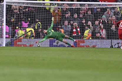 Gianluigi Donnarumma atajó dos penales y dio la clasificación de PSG a cuartos de final de Champions League