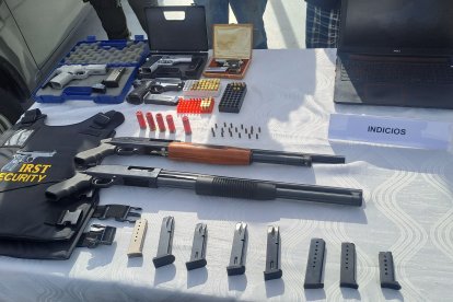 Armas cortas y largas fueron decomisadas a banda de asaltantes en Quito.