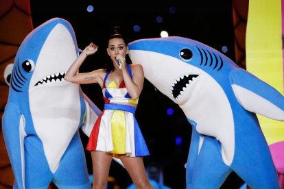 El icónico león mecánico y los tiburones bailarines marcaron el show de Katy Perry.