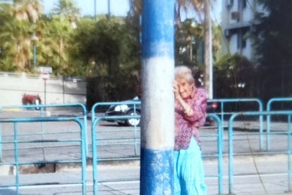 En esta foto, María Norma recién empezaba a delirar en la calle, producto de su enfermedad.