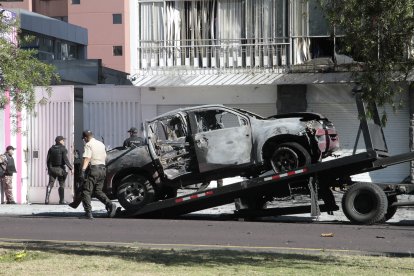 Dos vehículos fueron adecuados para llevar explosivos y se colocaron en dos edificios, en el norte de Quito.