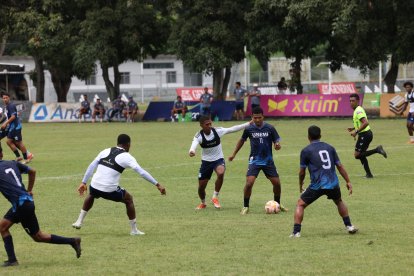 Emelec prepara su partido contra Liga de Quito.