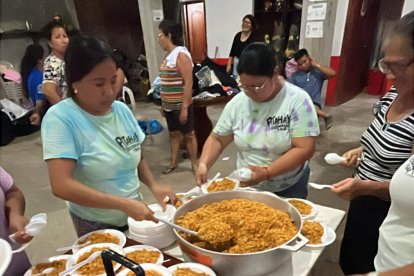 Un grupo de mujeres se unió para alimentar 160 familias en Manabí.