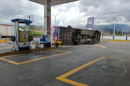 De forma preliminar se conoció que hubo tres personas fallecidas, en Carabuela, Otavalo.
