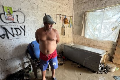 Pablo Delgado regresó a su casa tras pasar la noche con un familiar y encontró sus muebles y enseres destruidos.