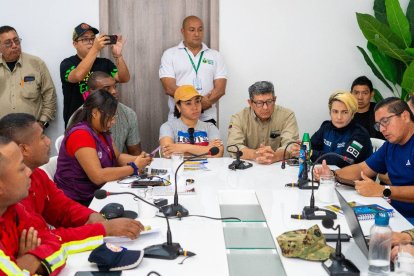 El COE Cantonal de Esmeraldas se reunió para tomar decisiones referentes al derrame de petróleo.