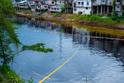 Los ríos están siendo afectados por el derrame de petróleo.