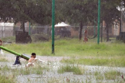 La mayoría de calles del sector Primavera, uno de los más afectados, se llenan de agua durante las lluvias.