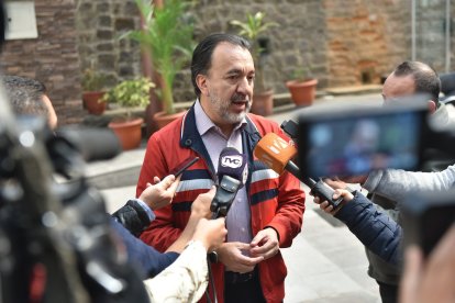 La autoridad asegura que es persecución política.