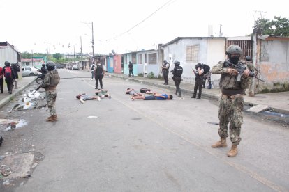 Varias personas fueron detenidas durante el operativo en Socio Vivienda 2.