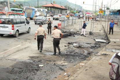 Una camioneta con explosivos fue colocada afuera de la Penitenciaría del Litoral.