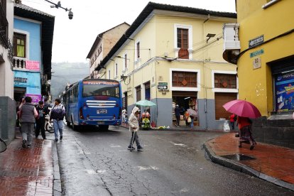 El robo ocurrió en la intersección de las calles Imbabura y Rocafuerte, en el centro de Quito.