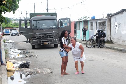 La madre de uno de los detenidos pedia que no se lo lleven.