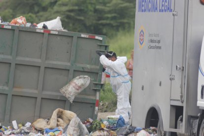 Encuentran varias piezas anatómicas qué corresponderían a varias personas desmembradas en un contenedor de basura ubicado en Socio Vivienda 1.