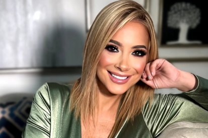 La animadora de tv no se queda quieta en Manta.