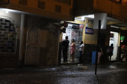Fuerte lluvia en Guayaquil hoy.