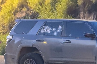 Así quedó el vehículo atacado.