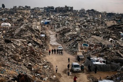 Escombros en Gaza luego de los intensos bombardeos israelíes, que dejan tras de sí una ciudad devastada.