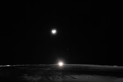 Así se iba ocultando el sol en el atardecer lunar.