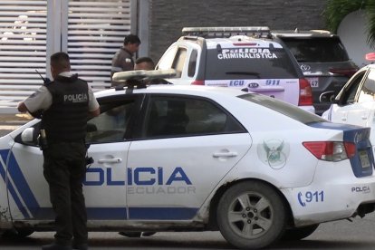 Dos sujetos atacaron a un hombre encargado de la limpieza de un condominio.