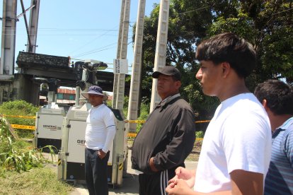 Familiares de Freddy Castro y Anderson Rosado, dos de los desaparecidos tras la tragedia.