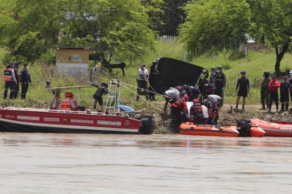La búsqueda de víctimas continúa en el río Daule.