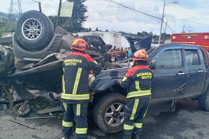 Los bomberos asistieron en ambos siniestros de tránsito.