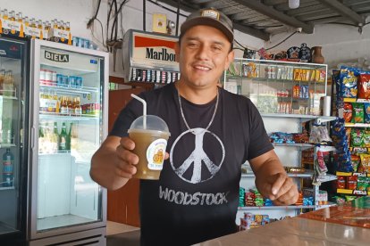 En las moliendas ofrecen bebidas hechas con jugo de caña.