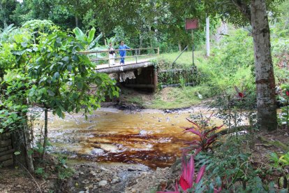 El derrame de petróleo en sectores de Quinindé se inició el 13 de marzo.