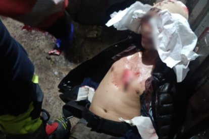 El guardia de seguridad que custodiaba el lugar también resultó herido.