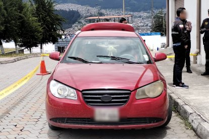 En este vehículo estaban los sospechosos.