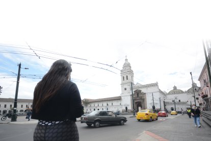 Algunos adultos mayores le echan el ojo a las sexoservidoras.