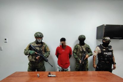 Las fuerzas del orden capturaron al sujeto en un hotel vía Cojimíes.