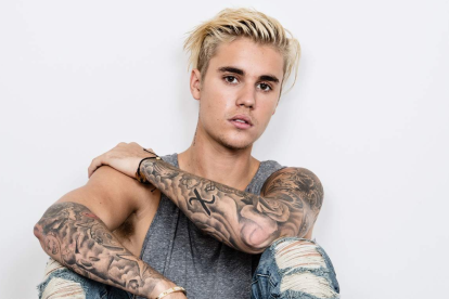 Desde su descubrimiento en YouTube hasta sus días de rebeldía, Justin Bieber ha vivido una montaña rusa de emociones, con varios arrestos en su historial.